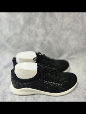 Aetrex Carly Knit Lace Up Sneaker in black.